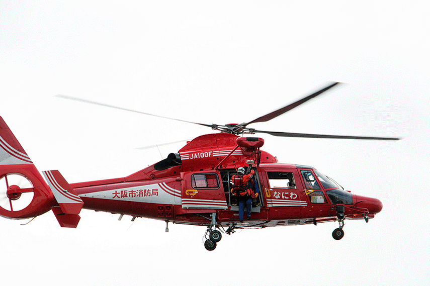 大阪市消防出初式　ヘリコプターで救出