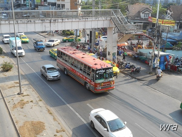 バンコク近郊のバス